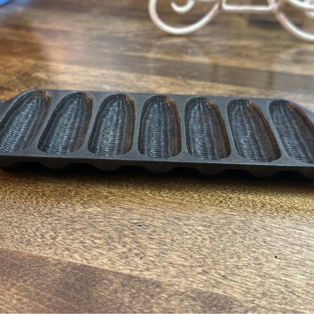 Vintage  Griswold Cast Iron No. 262 (625) - Miniature Corn or Wheat Stick Pan - Picture 3 of 3